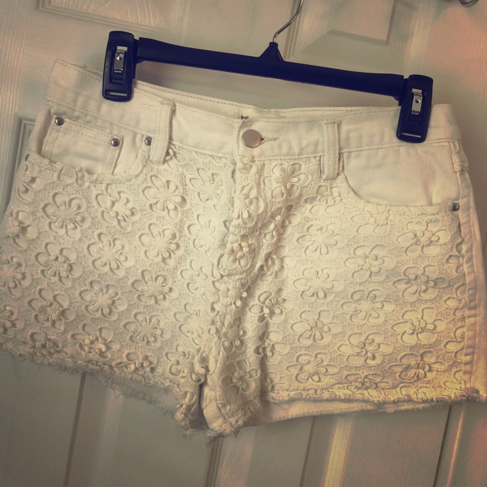 Cute white shorts